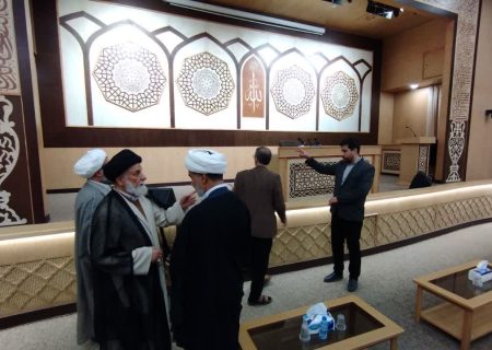 گزارش تصویری: بازدید تولیت موقوفات آیت‌الله العظمی خویی از نمایشگاه پژوهش و کتاب دانشگاه بین‌المللی آل‌البیت(ع) در قم